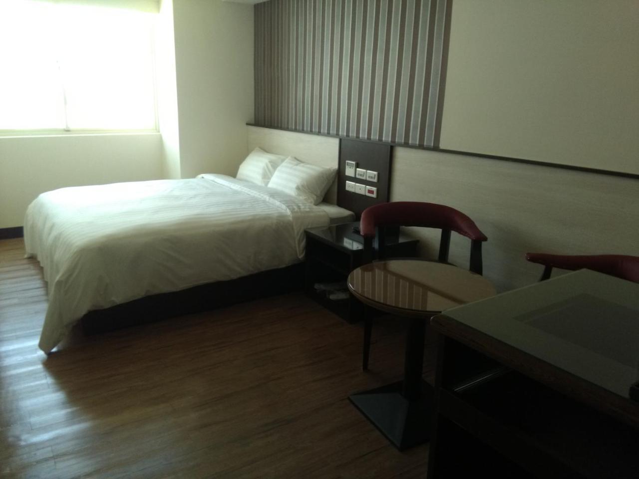 Dengfeng Milan Business Hotel Huwei Eksteriør bilde